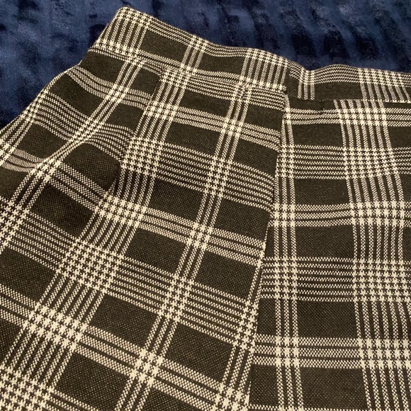 Skirt / Short - Picture 4 of 5